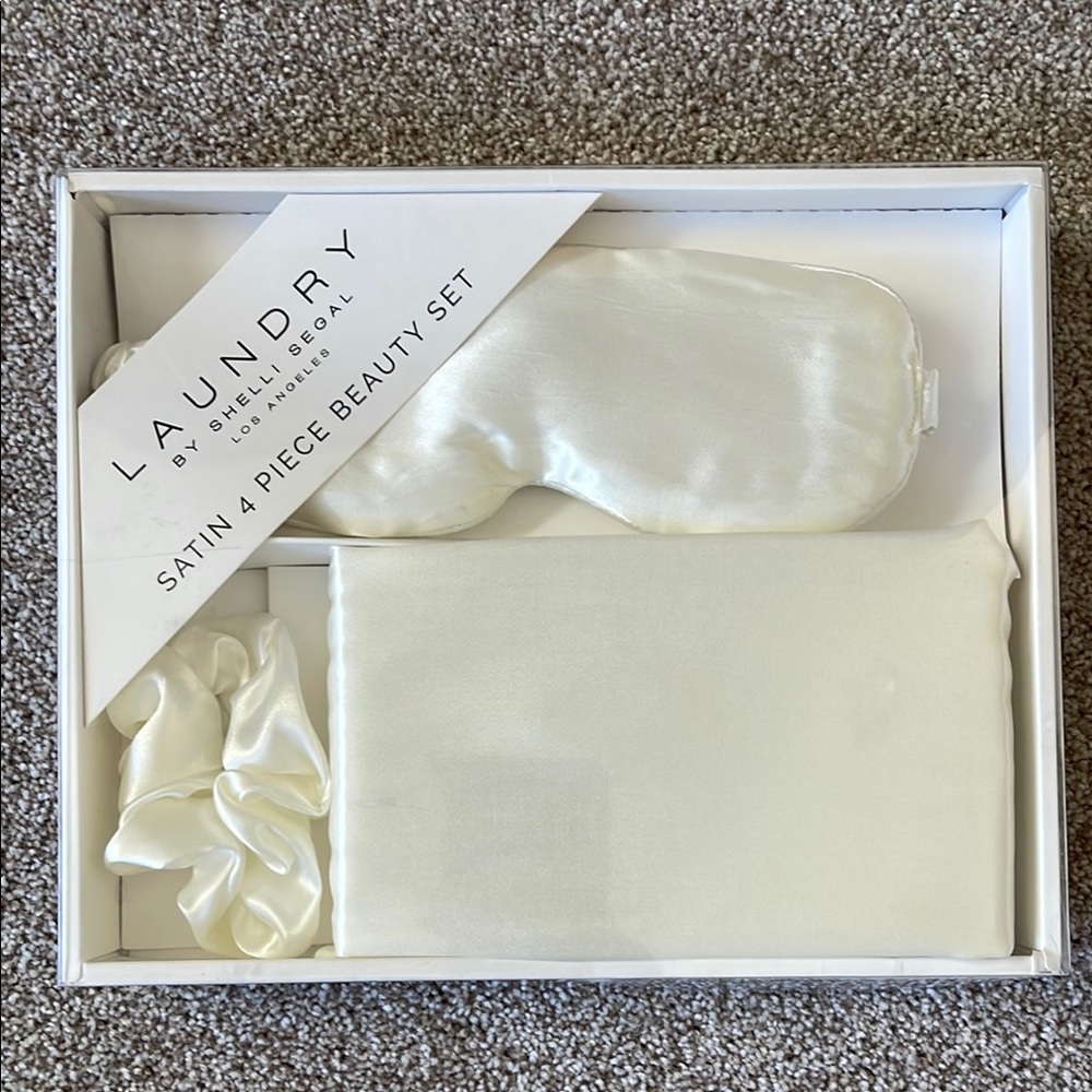 Satin 4 Piece Beauty Set